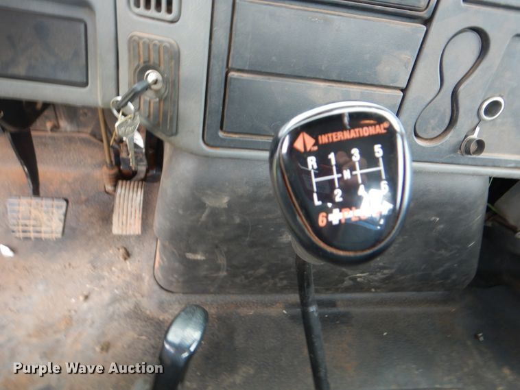 image for item DI0330 2007 International 4300  utility truck with crane