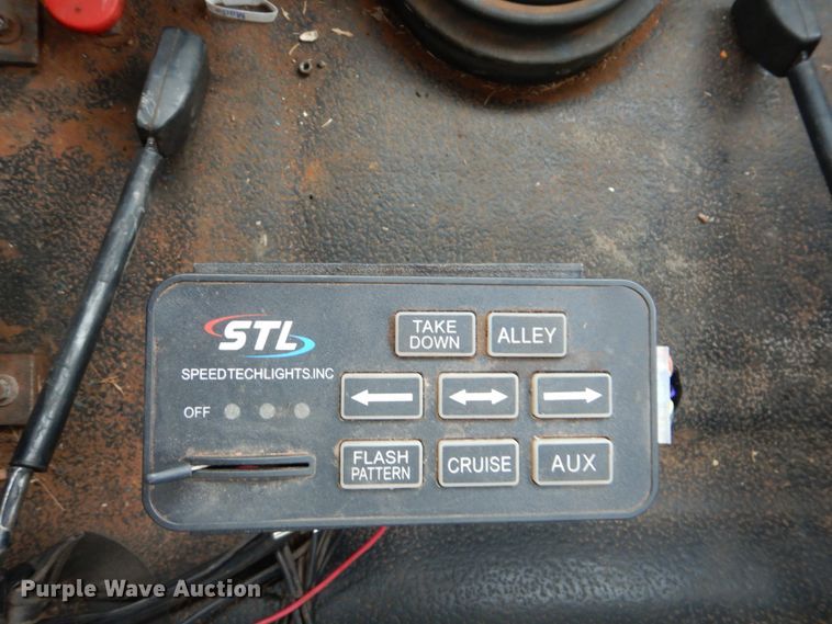 image for item DI0330 2007 International 4300  utility truck with crane