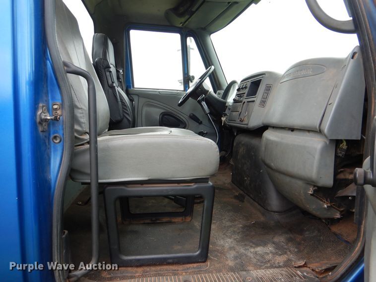 image for item DI0330 2007 International 4300  utility truck with crane