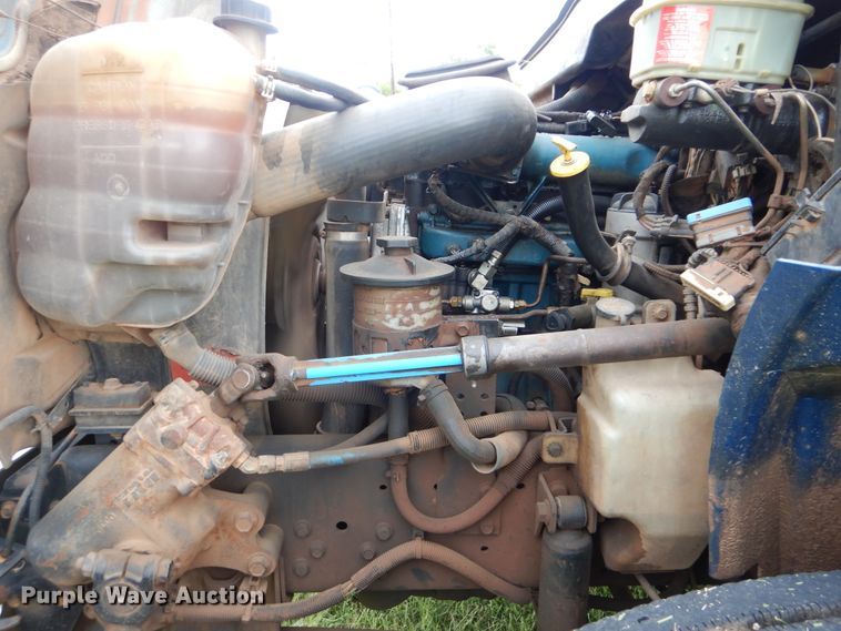 image for item DI0330 2007 International 4300  utility truck with crane