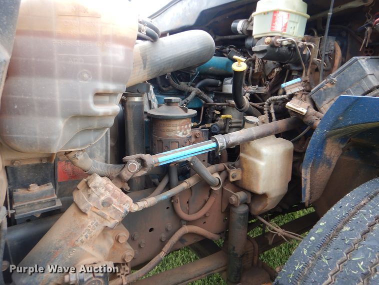 image for item DI0330 2007 International 4300  utility truck with crane