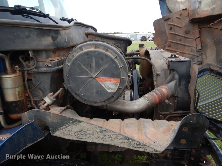 image for item DI0330 2007 International 4300  utility truck with crane