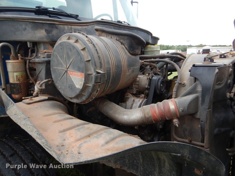 image for item DI0330 2007 International 4300  utility truck with crane