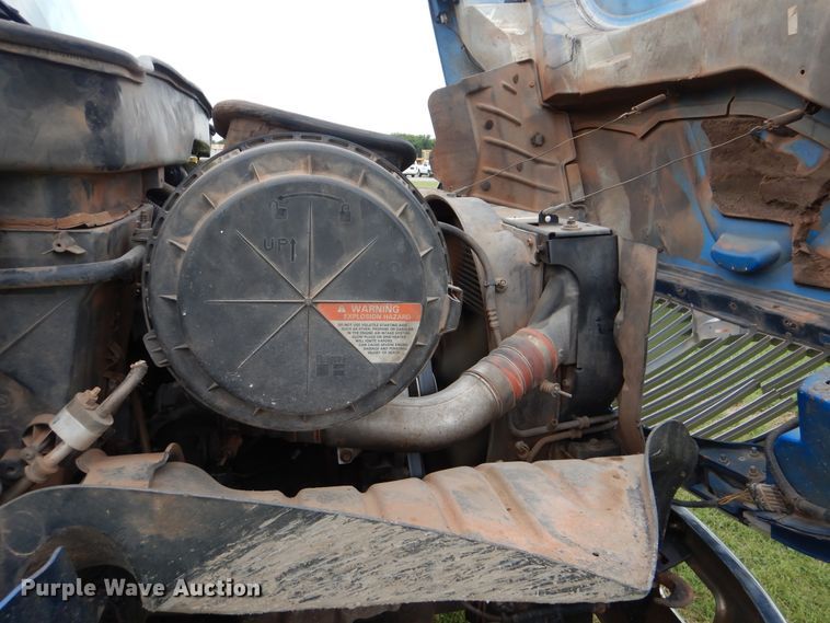 image for item DI0330 2007 International 4300  utility truck with crane