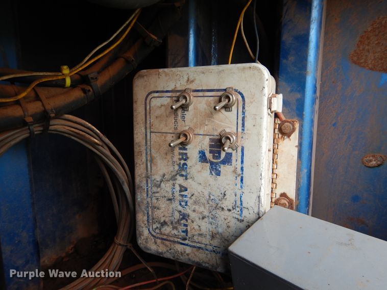 image for item DI0330 2007 International 4300  utility truck with crane