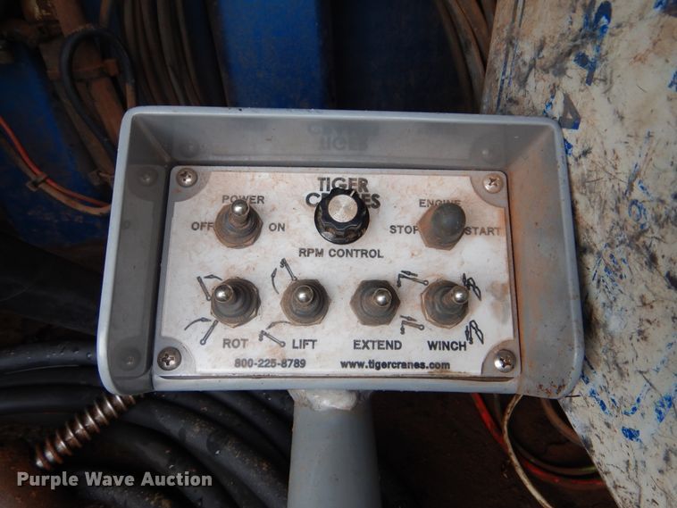 image for item DI0330 2007 International 4300  utility truck with crane