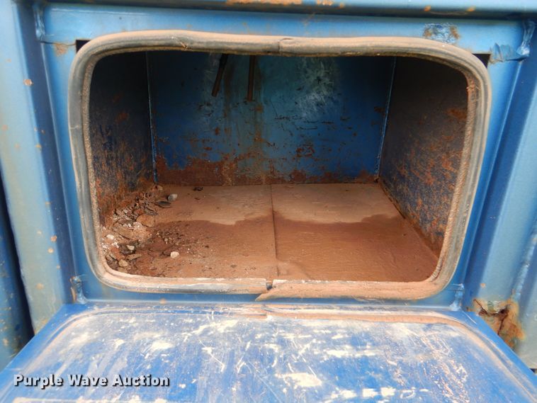 image for item DI0330 2007 International 4300  utility truck with crane