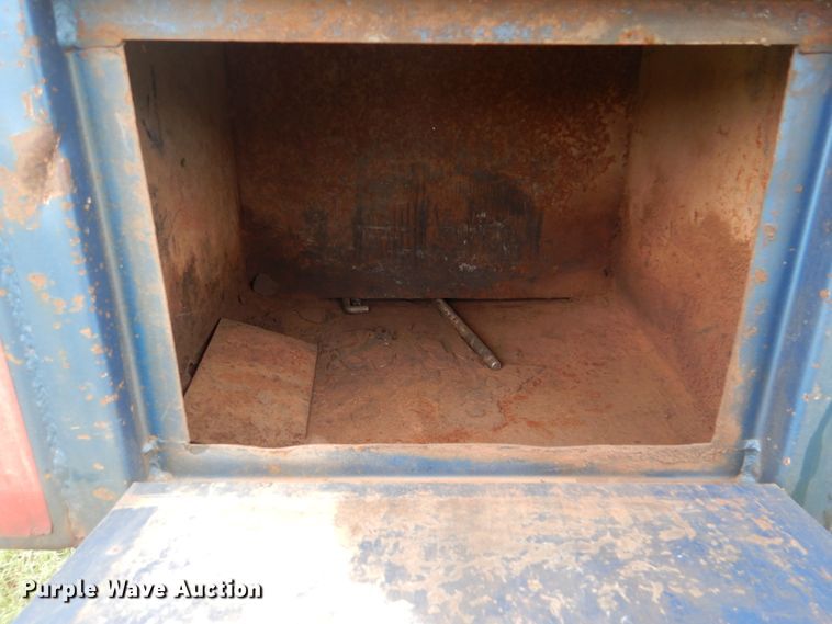 image for item DI0330 2007 International 4300  utility truck with crane