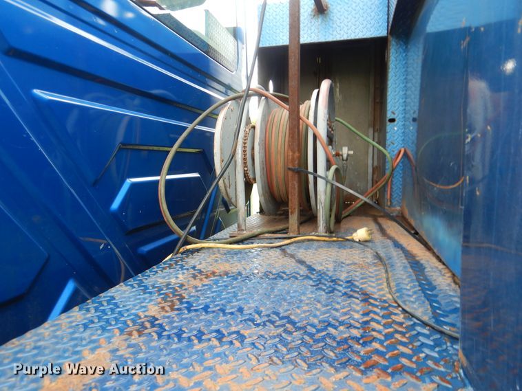 image for item DI0330 2007 International 4300  utility truck with crane