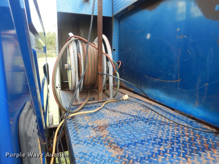 image for item DI0330 2007 International 4300  utility truck with crane