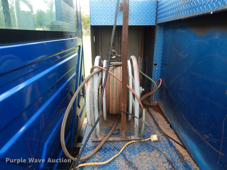 image for item DI0330 2007 International 4300  utility truck with crane