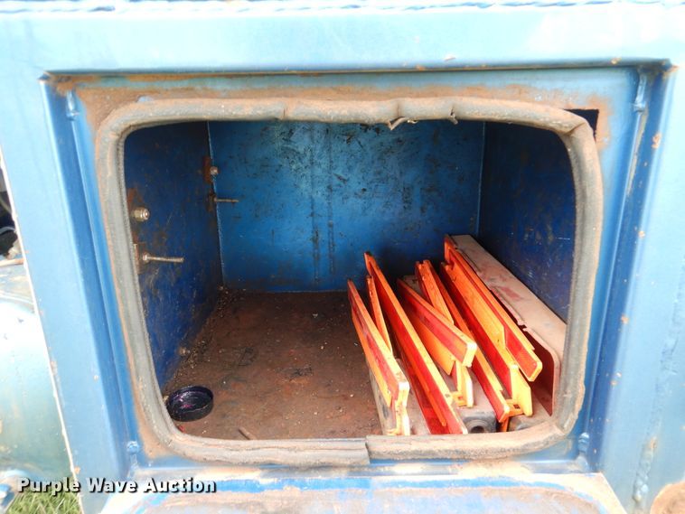 image for item DI0330 2007 International 4300  utility truck with crane