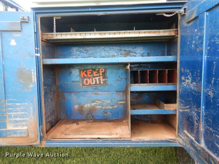 image for item DI0330 2007 International 4300  utility truck with crane