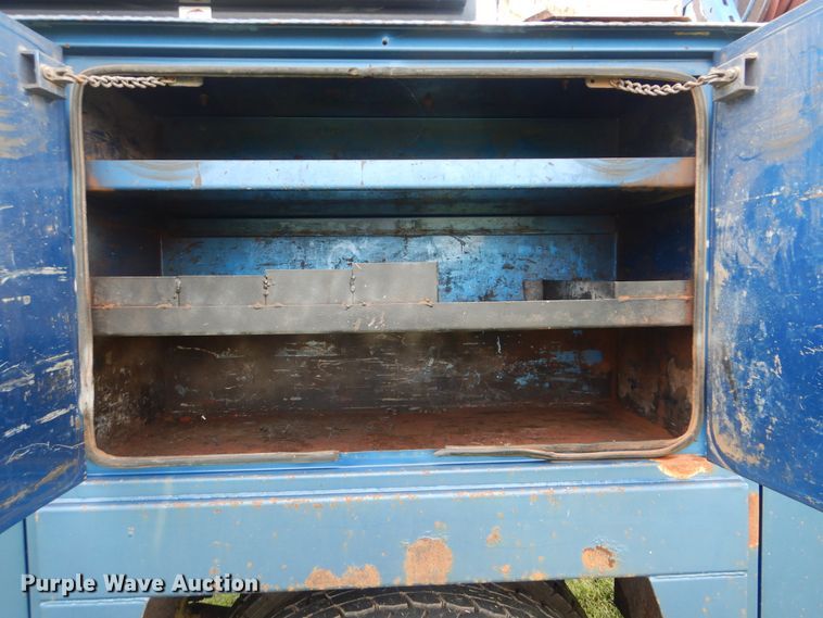 image for item DI0330 2007 International 4300  utility truck with crane