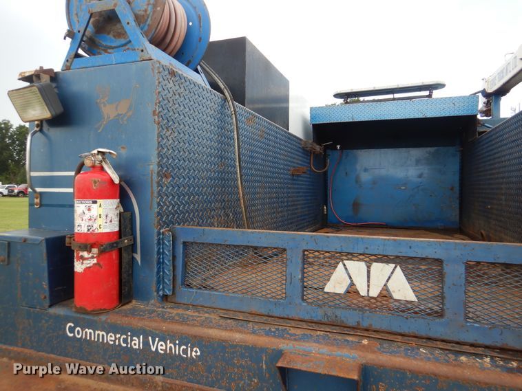 image for item DI0330 2007 International 4300  utility truck with crane