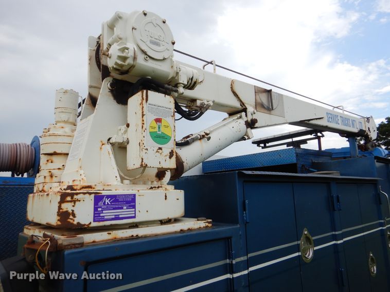 image for item DI0330 2007 International 4300  utility truck with crane