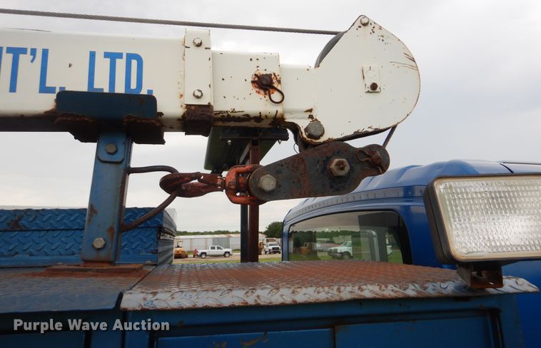 image for item DI0330 2007 International 4300  utility truck with crane