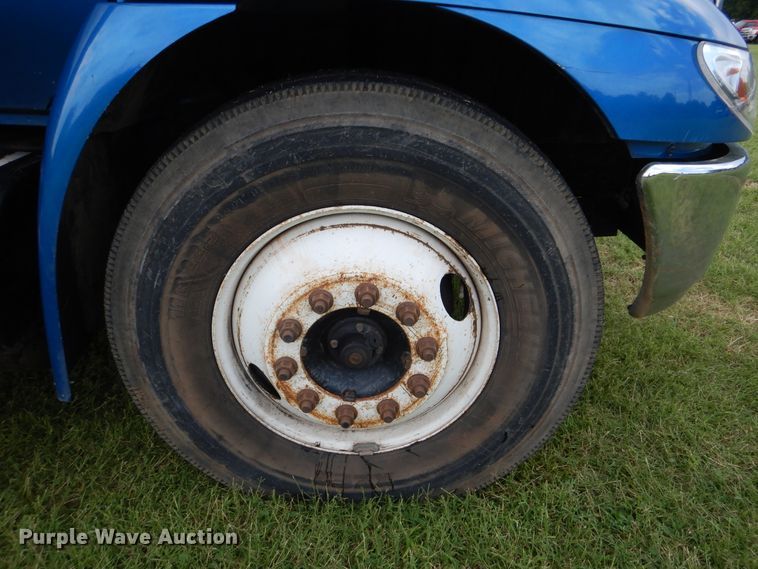 image for item DI0330 2007 International 4300  utility truck with crane