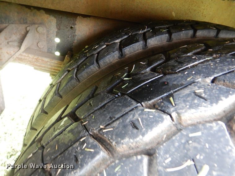 image for item DI0330 2007 International 4300  utility truck with crane