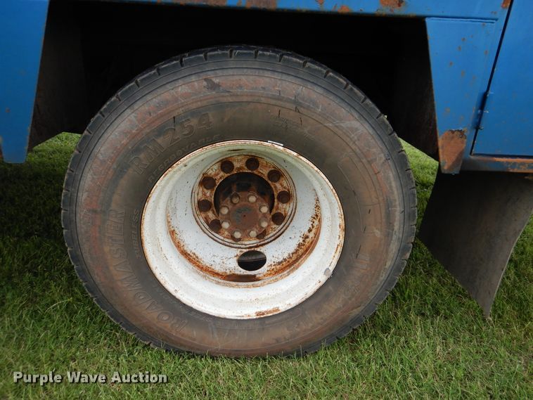 image for item DI0330 2007 International 4300  utility truck with crane