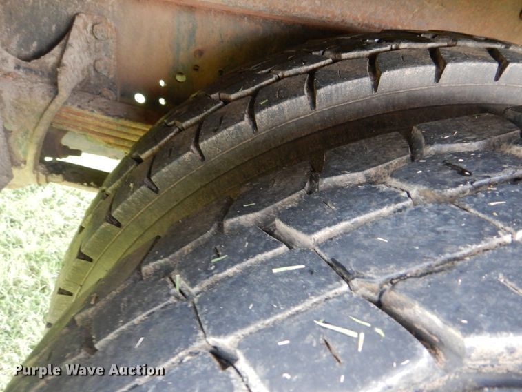 image for item DI0330 2007 International 4300  utility truck with crane