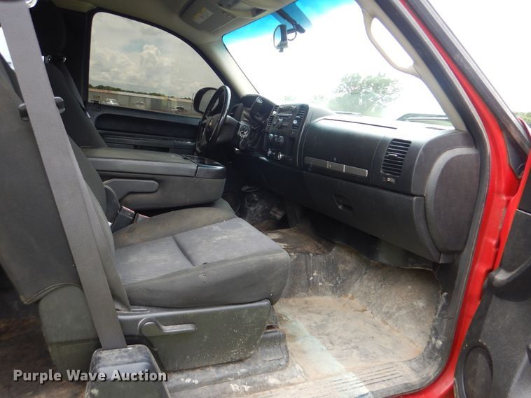 image for item DI0335 2011 Chevrolet Silverado 2500HD  Ext. Cab pickup truck