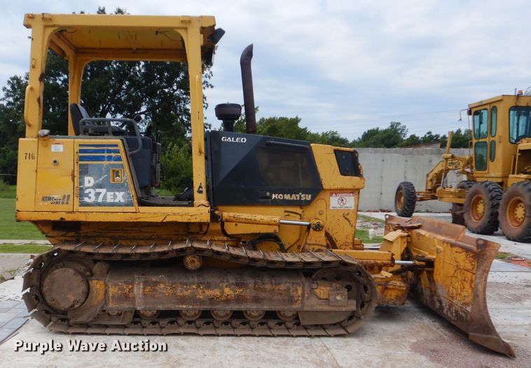 image for item DI0359 2005 Komatsu D37EX  dozer