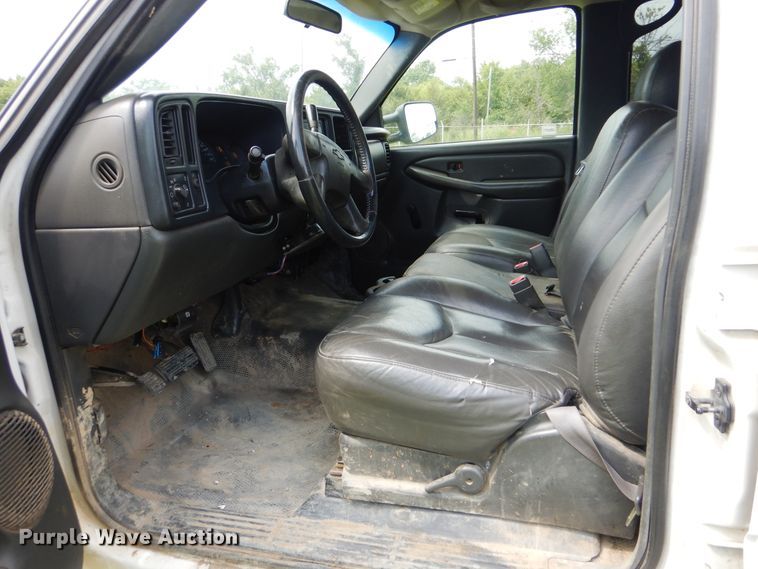 image for item DI0361 2003 Chevrolet Silverado 3500  Crew Cab pickup truck