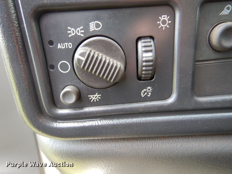 image for item DI0361 2003 Chevrolet Silverado 3500  Crew Cab pickup truck