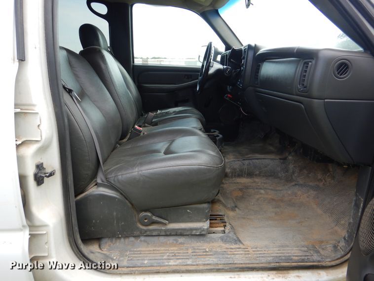 image for item DI0361 2003 Chevrolet Silverado 3500  Crew Cab pickup truck