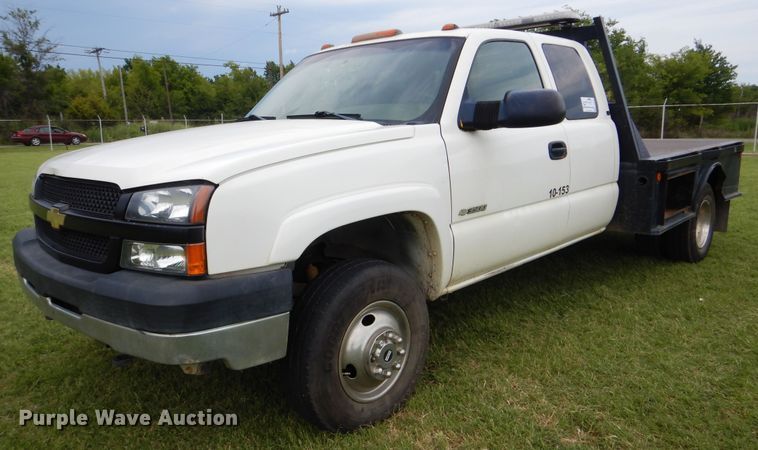 image for item DI0362 2004 Chevrolet Silverado 3500  Ext. Cab flatbed pickup truck