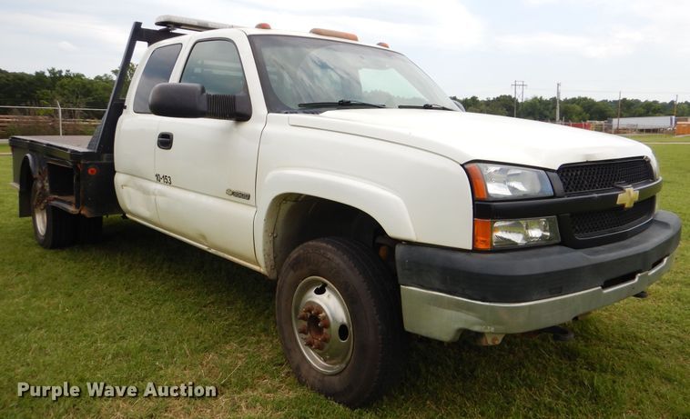 image for item DI0362 2004 Chevrolet Silverado 3500  Ext. Cab flatbed pickup truck