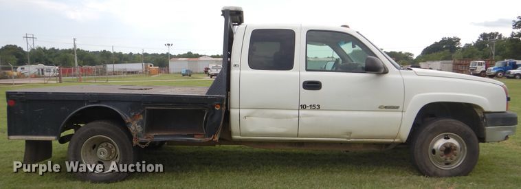 image for item DI0362 2004 Chevrolet Silverado 3500  Ext. Cab flatbed pickup truck