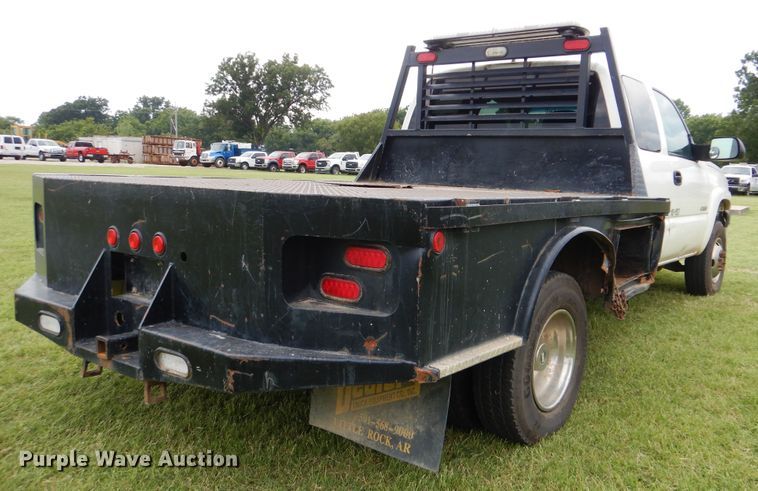 image for item DI0362 2004 Chevrolet Silverado 3500  Ext. Cab flatbed pickup truck