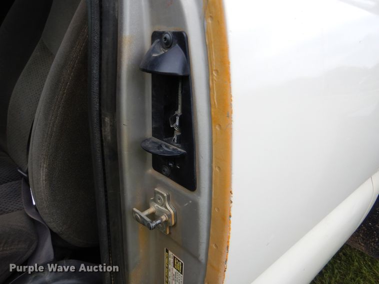 image for item DI0362 2004 Chevrolet Silverado 3500  Ext. Cab flatbed pickup truck