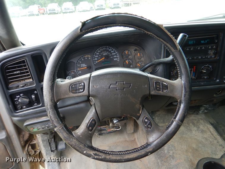 image for item DI0362 2004 Chevrolet Silverado 3500  Ext. Cab flatbed pickup truck