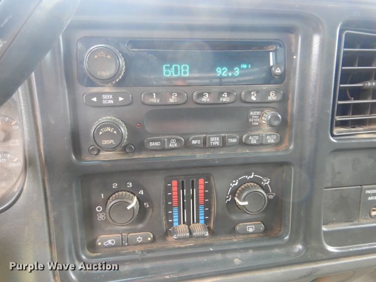 image for item DI0362 2004 Chevrolet Silverado 3500  Ext. Cab flatbed pickup truck