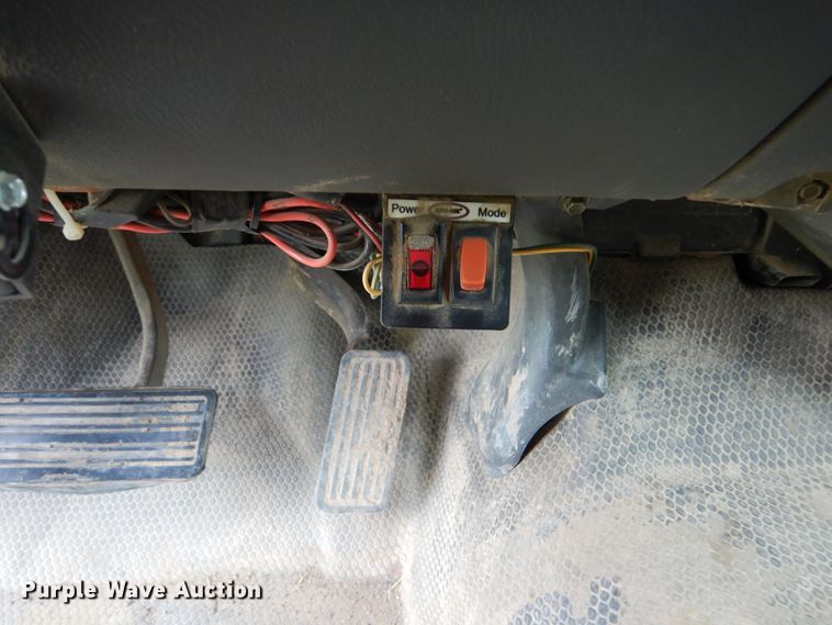 image for item DI0362 2004 Chevrolet Silverado 3500  Ext. Cab flatbed pickup truck