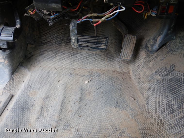 image for item DI0362 2004 Chevrolet Silverado 3500  Ext. Cab flatbed pickup truck