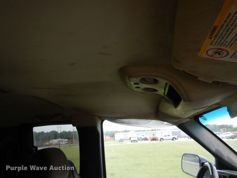 image for item DI0362 2004 Chevrolet Silverado 3500  Ext. Cab flatbed pickup truck