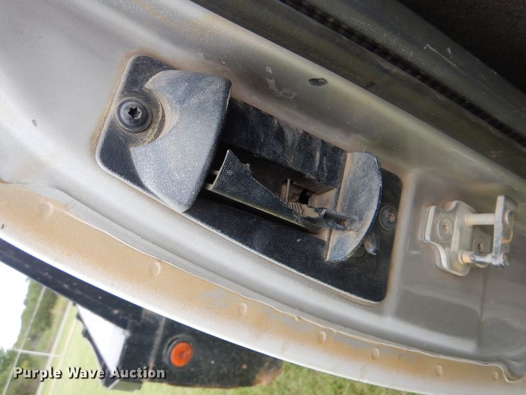 image for item DI0362 2004 Chevrolet Silverado 3500  Ext. Cab flatbed pickup truck