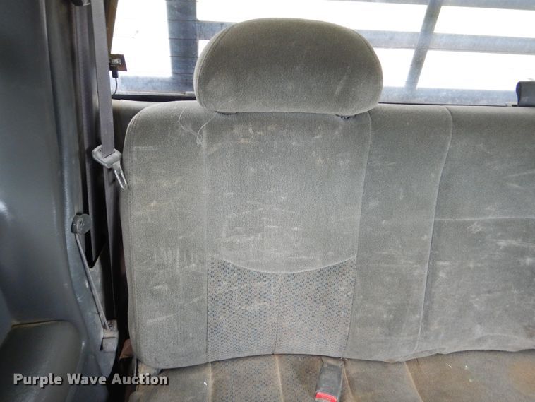 image for item DI0362 2004 Chevrolet Silverado 3500  Ext. Cab flatbed pickup truck