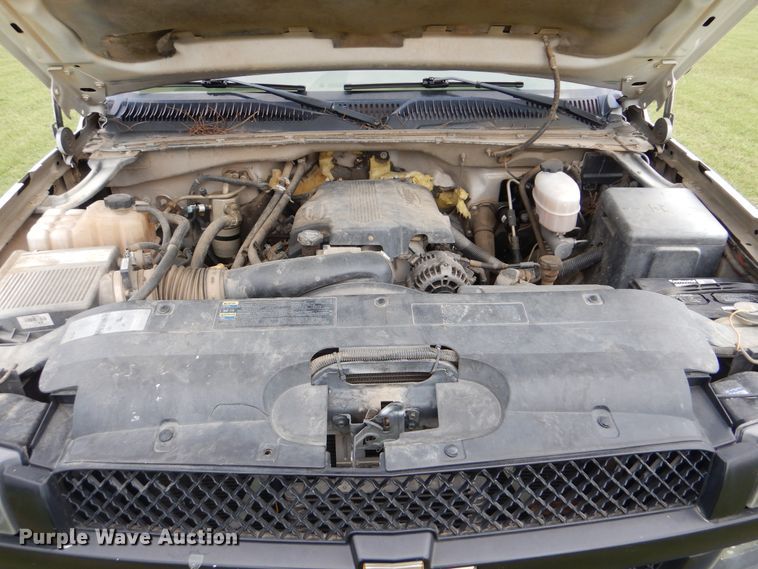 image for item DI0362 2004 Chevrolet Silverado 3500  Ext. Cab flatbed pickup truck