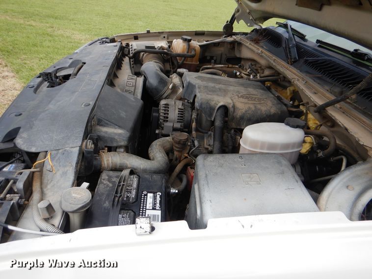 image for item DI0362 2004 Chevrolet Silverado 3500  Ext. Cab flatbed pickup truck