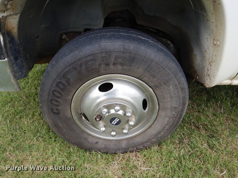 image for item DI0362 2004 Chevrolet Silverado 3500  Ext. Cab flatbed pickup truck