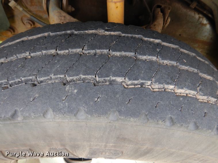 image for item DI0362 2004 Chevrolet Silverado 3500  Ext. Cab flatbed pickup truck