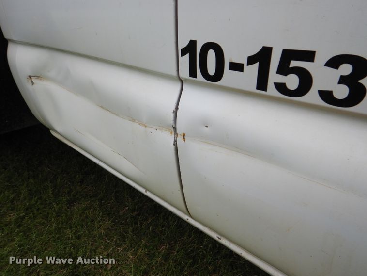 image for item DI0362 2004 Chevrolet Silverado 3500  Ext. Cab flatbed pickup truck