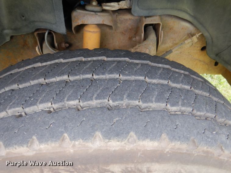 image for item DI0362 2004 Chevrolet Silverado 3500  Ext. Cab flatbed pickup truck