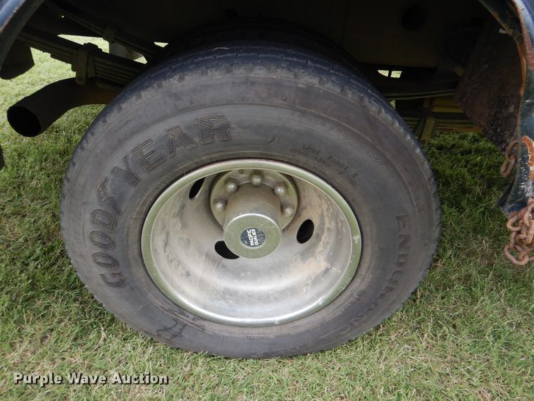 image for item DI0362 2004 Chevrolet Silverado 3500  Ext. Cab flatbed pickup truck