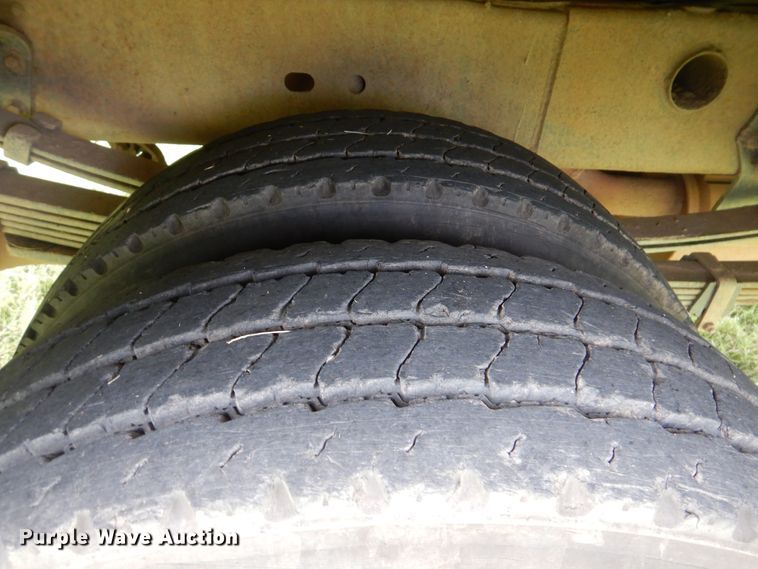 image for item DI0362 2004 Chevrolet Silverado 3500  Ext. Cab flatbed pickup truck